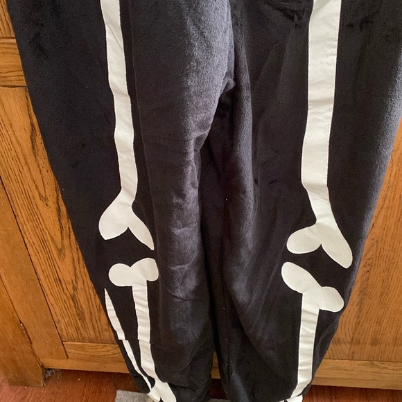 HALLOWEEN GLOW IN THE DARK
SKELETON
ADULT COSTUME, 2-PIECE, L-XL NWT - Picture 5 of 10